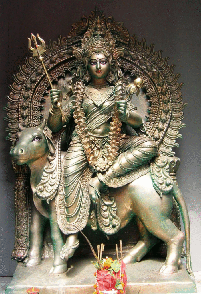 Navratri 2025 : नवरात्रीत पहिल्या दिवशी पुजली जाणारी माता शैलपुत्री